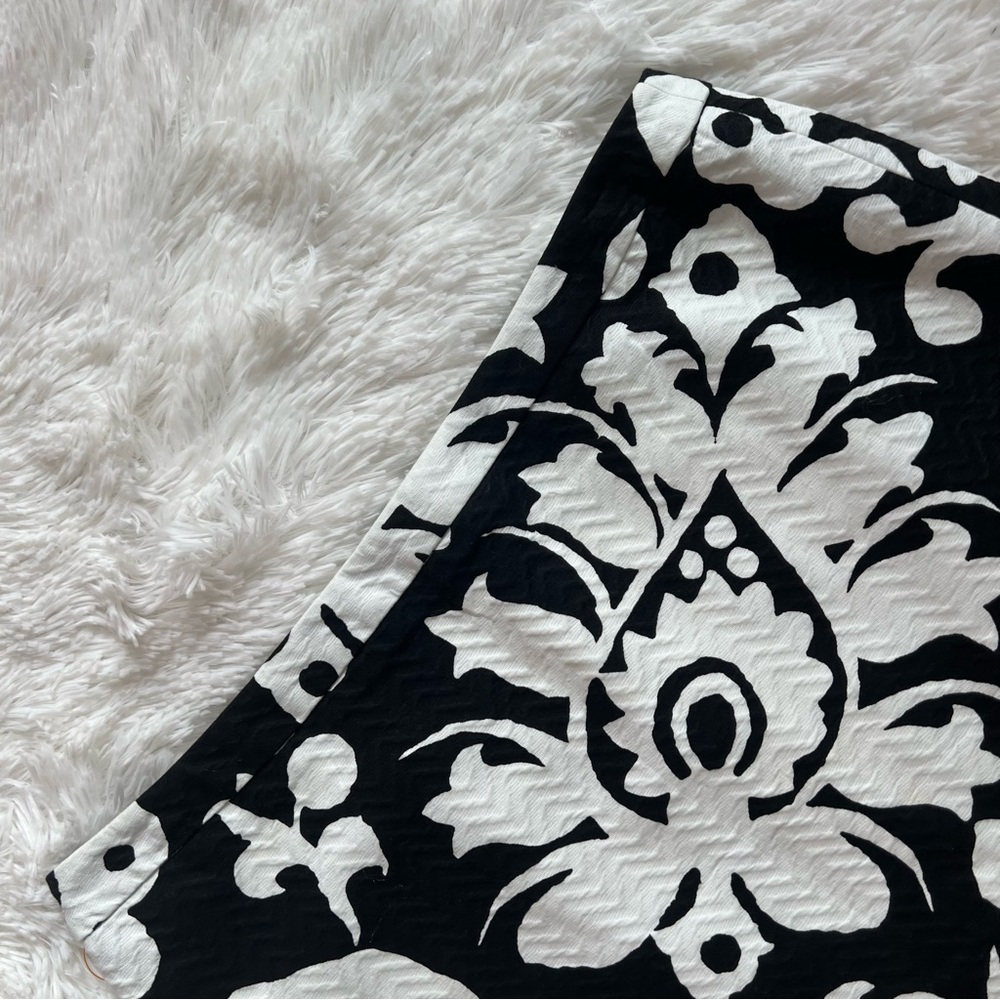 Talbots Black and White Floral Pencil Skirt Size 2 - Picture 3 of 7